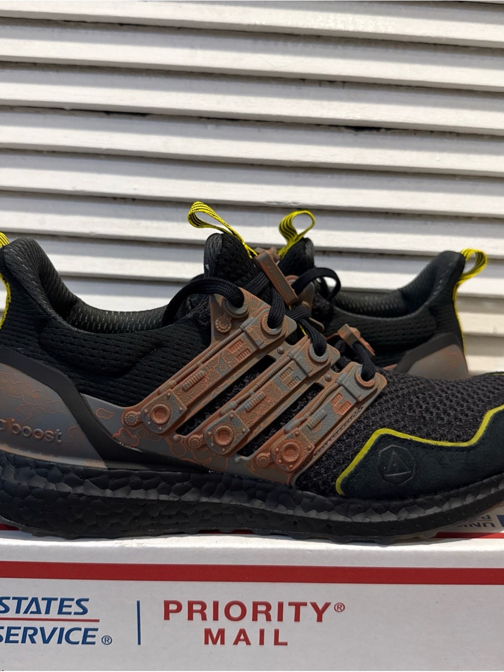 New Adidas x Fortnite UltraBoost 1.0 Battle Bus Shoes Men’s Size 10.5 JQ0718